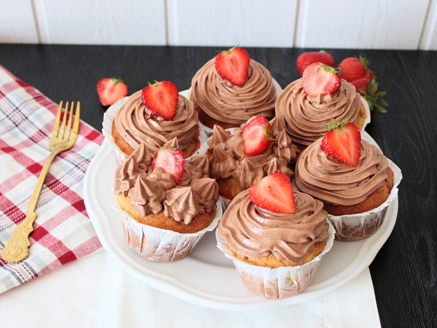 Vanillemuffins mit Erdbeer-Schoko Topping